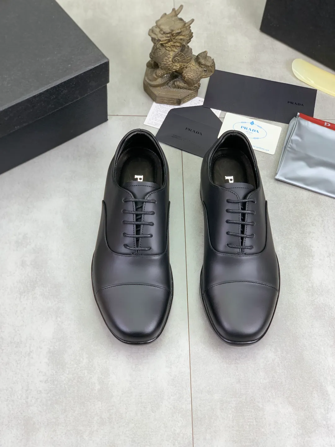 Men's men's shoes💰P580💰【New style】Top quality, classic popular models on the official website, timeless for a century,🆘 The trendy brand (Prada) mainly promotes popular models, avant-garde and versatile fashionable men's shoes, private version molding, cowhide surface splicing 1:1 oil edge processing... fashionable and simple, original imported cowhide interior cowhide feet; the atmosphere and personality are more fashionable, eye-catching and pursuing class. It will subvert old ideas and be a must-have for fashionistas who want to spend time with you! Must keep it! High-end comfort, high-end quality workmanship. Size: 38-44 Available in black. full package